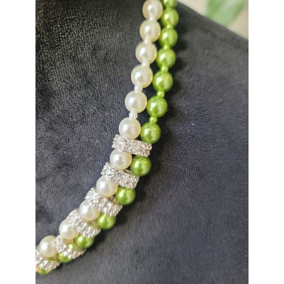 Women's Green And White Pearl Necklace With Rhinestone Spacers Lobster Lock - Picture 3 of 6